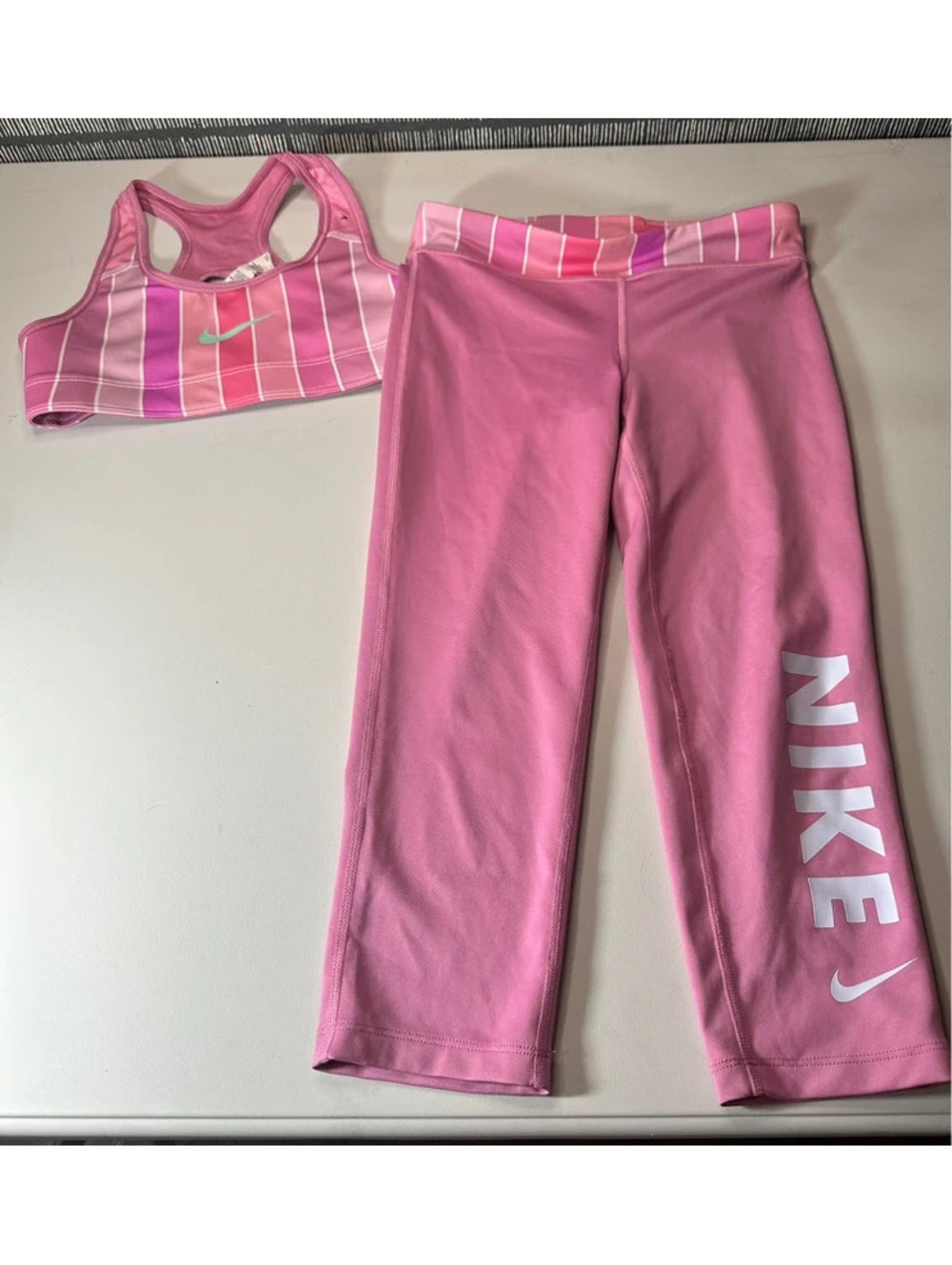 Nike Dri-FIT Girls Pink Sports Bra & Leggings Matching Set Size Medium G00128